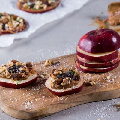 Άκης Πετρετζίκης: Μπρουσκέτες μήλου