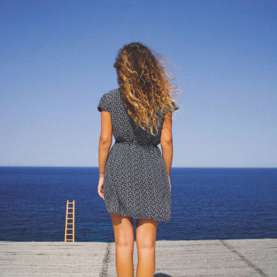 Curl Talk: Tips για ωραία, σγουρά και χωρίς κόμπους μαλλιά στις διακοπές