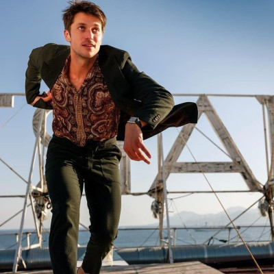 «Emily in Paris»: Mάθε τα πάντα για τον hot πρωταγωνιστή,  Lucas Bravo (photos)