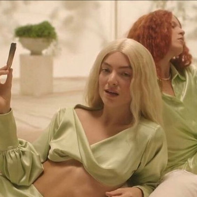 Whaaaaat? Η Lorde έγινε ξανθιά και είναι αγνώριστη (photos)