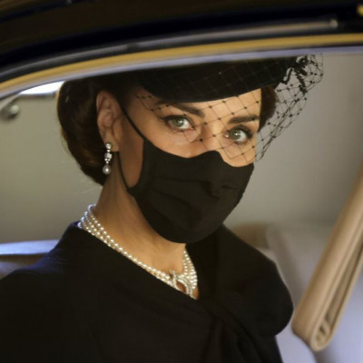 Kate Middleton: Έκανε δώρο ένα εκατομμύριο δολάρια στον πρίγκιπα Harry (photos)