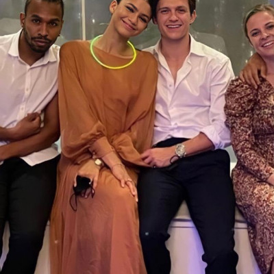 Καλεσμένη σε γάμο; Κάν' το όπως η Zendaya και φόρεσε το πιο άνετο wedding guest dress