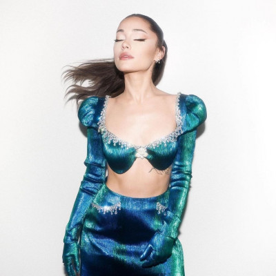 Yesss! Η Ariana Grande ετοιμάζει το δικό της beauty brand και ιδού οι αποδείξεις