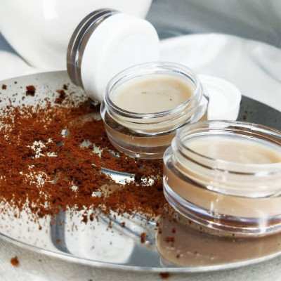 Χείλη… για φίλημα! 10 lip balm ενυδατικά και μοσχομυριστά