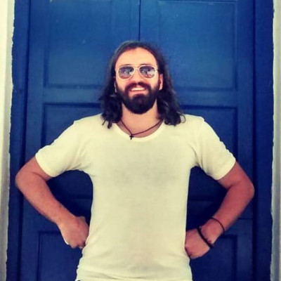 Λεωνίδας Μπαλάφας: Έφτιαξε παραδοσιακό ξυλόφουρνο με τα παιδιά του (pics)