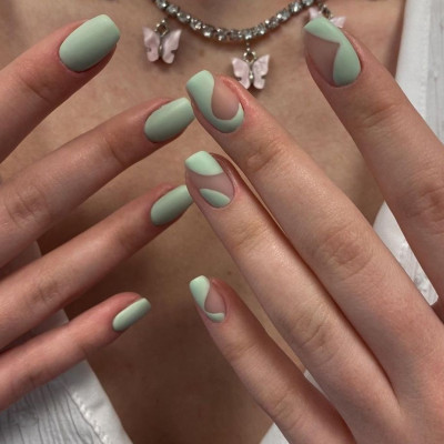 Mint green: Το huge color trend στα νύχια το φθινόπωρο (στο TikTok ήδη κάνει χαμό)