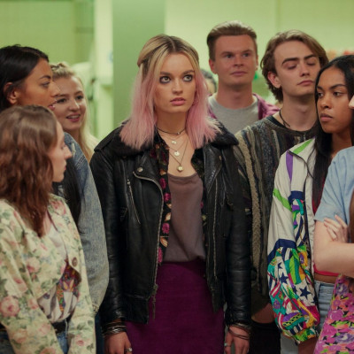 Το Sex Education είναι μία ωδή στο στυλ των 80s με αρχηγό τη Maeve