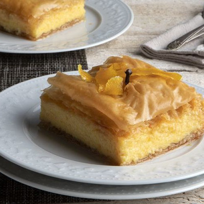 Άκης Πετρετζίκης: Γαλακτομπούρεκο με πορτοκάλι