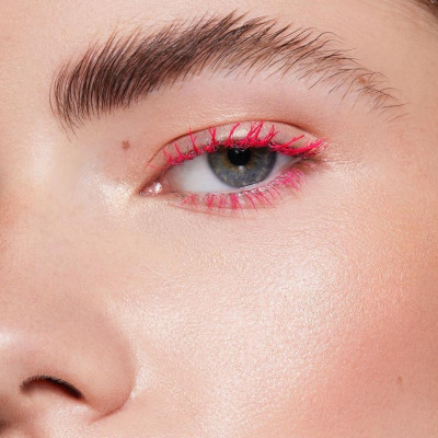 Χαμός στο TikTok με τις χρωματιστές mascara- Εσύ ακόμα να τις δοκιμάσεις; (+8 για να διαλέξεις)