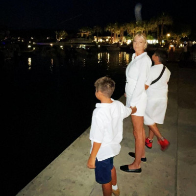 Φαίη Σκορδά: Φιλιά, ταινία και αγκαλιές με τους γιους της (εικόνες)