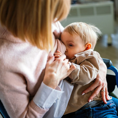 Πράγματα που μπορείς να πεις σε μια μαμά που δυσκολεύεται με τον θηλασμό