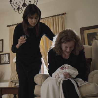 Η Γη της Ελιάς: Η μητέρα της Στέλλας ορκίζεται εκδίκηση για το φόνο της (photos & video)