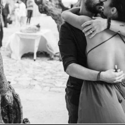 Πασίγνωστος Έλληνας ηθοποιός θα γίνει μπαμπάς – Έτσι αποκαλύφθηκε η εγκυμοσύνη της συντρόφου του