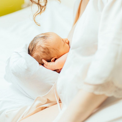 Θηλασμός: Με περπάτημα 11 χλμ. ισοδυναμεί η παραγωγή γάλακτος μιας μέρας