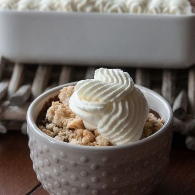 Άκης Πετρετζίκης: Κρέμα σοκολάτας με crumble και σαντιγί