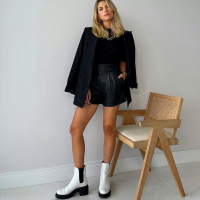 Μαύρα μποτάκια; Boring! Λευκά μποτάκια θα φοράς όλο το φθινόπωρο