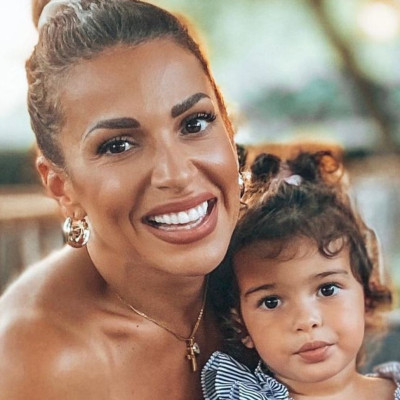 Ελένη Χατζίδου: Η μικρή Μελίτα παίζει με τη γιαγιά της στο σπίτι