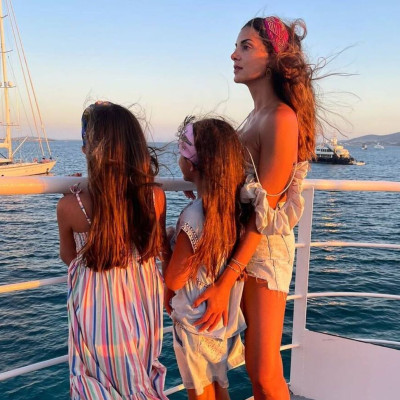 Σταματίνα Τσιμτσιλή: Η πιο ωραία φώτο που είδαμε ποτέ με τα τρία παιδιά της