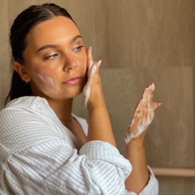 Μήπως ξεχνάς να καθαρίζεις το πρόσωπό σου; Μέγα λάθος! 10 καθαριστικά για να διαλέξεις