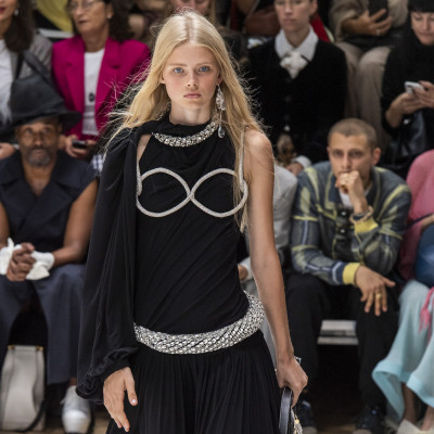 H London Fashion Week ξεκινάει - Όλα όσα πρέπει να γνωρίζεις για σχεδιαστές και μεγάλες επιστροφές!