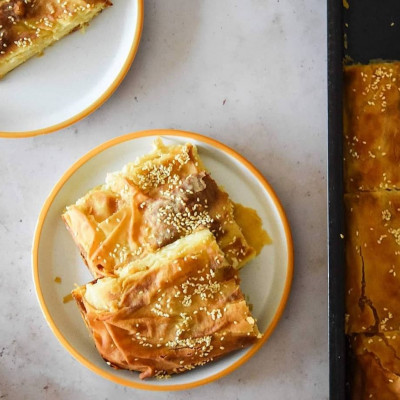 Φοιτητικό σπίτι: Συνταγή για την πιο νόστιμη τυρόπιτα που θα φτιάξεις με λιγότερα από 10 ευρώ