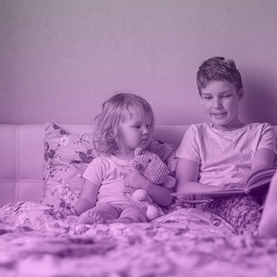 «Μαμά, podcast να βάλεις»: Αδερφική αρμονία