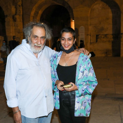 Κώστας Αρζόγλου: Θεατρική έξοδος με την κούκλα κόρη του, Μαρία – Μοιάζουν σαν δυο σταγόνες νερό