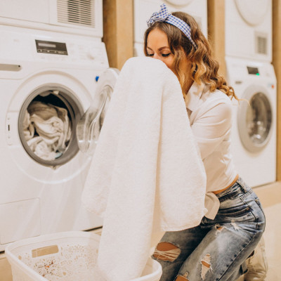 Κι όμως! Το περιβάλλον μολύνεται με τη συχνή πλύση των ρούχων σου