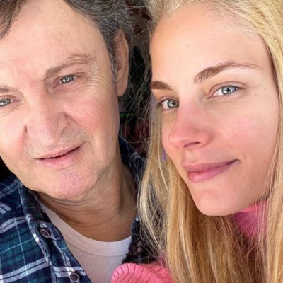 Δούκισσα Νομικού: Ο μπαμπάς της παίζει με τα εγγόνια του - Υπέροχες φώτο