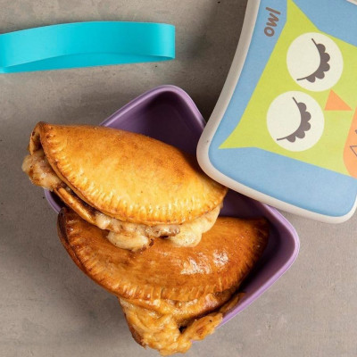 Άκης Πετρετζίκης: Καλτσόνε με κιμά