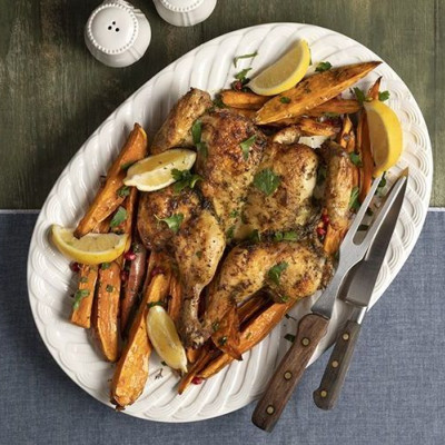 Άκης Πετρετζίκης: Κοτόπουλο με γλυκοπατάτες στον φούρνο