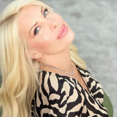 Ελένη Μενεγάκη: Το τελευταίο μπάνιο με τις κόρες της και τον Μάκη Παντζόπουλο!