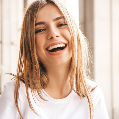 Θέλεις αστραφτερό χαμόγελο; 3 υλικά της κουζίνας που θα σε βοηθήσουν να το αποκτήσεις