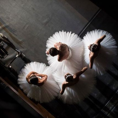 Σαν παραμύθι! Ο Οίκος Chanel υπογράφει τα εκπληκτικά κοστούμια μπαλέτου για την Όπερα του Παρισιού