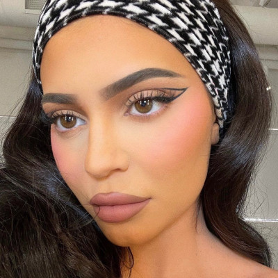 Eyeliner lesson! 5 hacks για να το εφαρμόσεις σαν επαγγελματίας