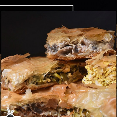 Άκης Πετρετζίκης: Πίτα με τρεις γεμίσεις