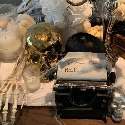 Θες να στολίσεις το σπίτι στο πνεύμα του Halloween; Πάρε ιδέες από τα διάσημα σπίτια