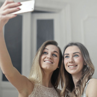 #ΕδώΓιαΕσένα: 4 πράγματα που μπορείς να κάνεις για να νιώσει η φίλη σου καλύτερα