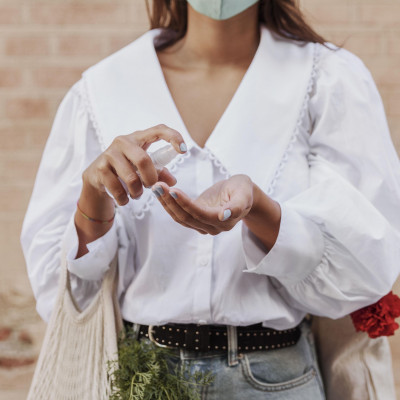 DIY: Πώς θα φτιάξεις το δικό σου αντισηπτικό - Μυρίζει τέλεια!