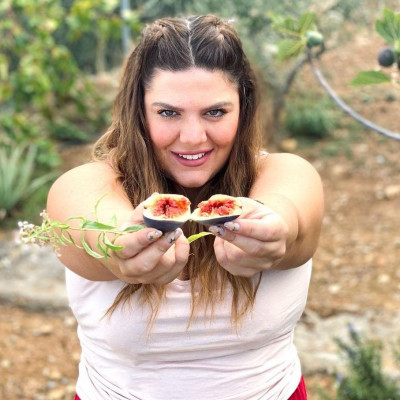 Δεν τελείωσε το καλοκαίρι για την Δανάη Μπάρκα: Η επιστροφή στην ύπαιθρο και το αισιόδοξο μήνυμα