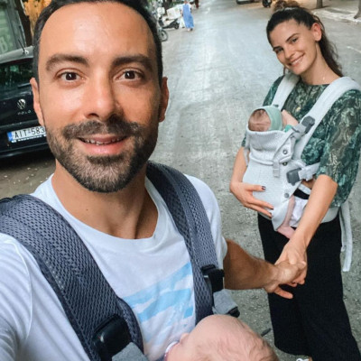 Χριστίνα Μπόμπα: Αγκαλίτσες και φιλάκια με τη μια της κόρη