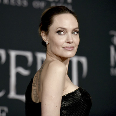 Η Angelina Jolie βγαίνει ξανά με τον πρώην σύζυγό της και δημιουργεί υποψίες