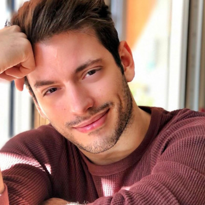 Βαγγέλης Κακουριώτης: Όλα όσα θέλεις να ξέρεις για τον hot τραγουδιστή