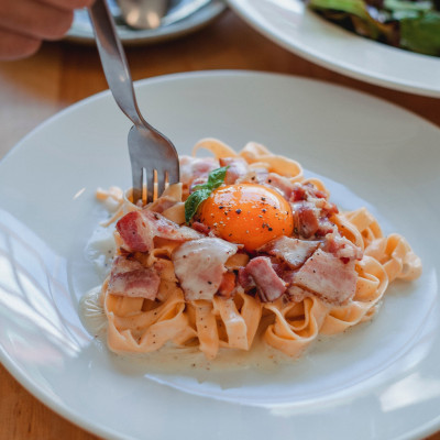 Παγκόσμια Ημέρα Ζυμαρικών: 3 εύκολες & yummy συνταγές με μακαρόνια - Θα τις φτιάχνεις ξανά και ξανά