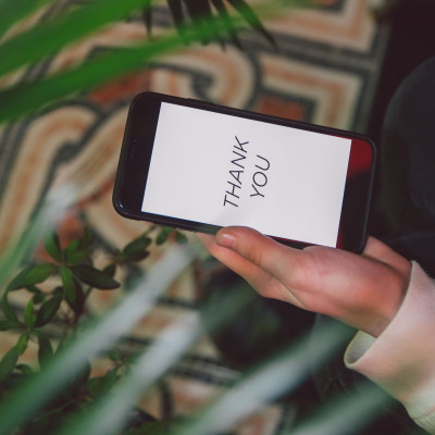 Αποφεύγεις τα μετρητά; Κάνε το κινητό σου να λειτουργεί ως χρεωστική κάρτα με ένα κλικ