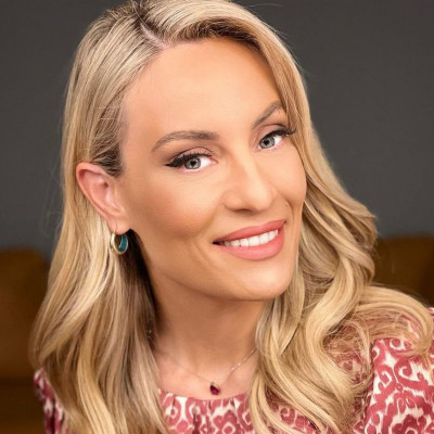 Matchy-matchy κραγιόν με outfit: Κάν’το όπως η Ελεονώρα Μελέτη