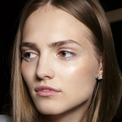 Υγρό, κρεμώδες, powder highlighter: Πώς θα τα χρησιμοποιήσεις σωστά