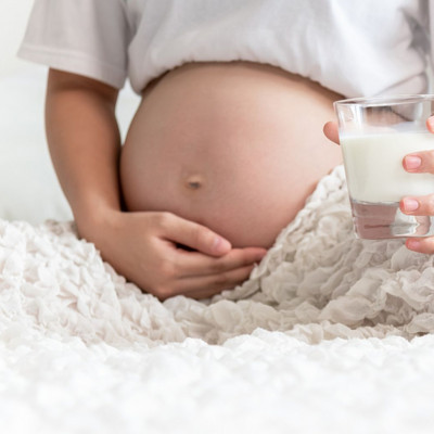 Γιατί οι έγκυες γυναίκες πρέπει να πίνουν γάλα;