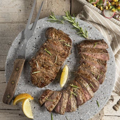 Άκης Πετρετζίκης: Μοσχαρίσια κόντρα με σαλάτα ραπανάκι