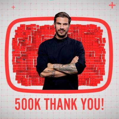 Άκης Πετρετζίκης: Το αγγλικό κανάλι του στο YouTube  έφτασε τους 500.000 εγγεγραμμένους χρήστες!